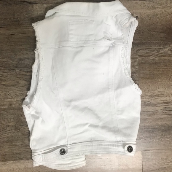 Sleeveless jean vest - Picture 2 of 3